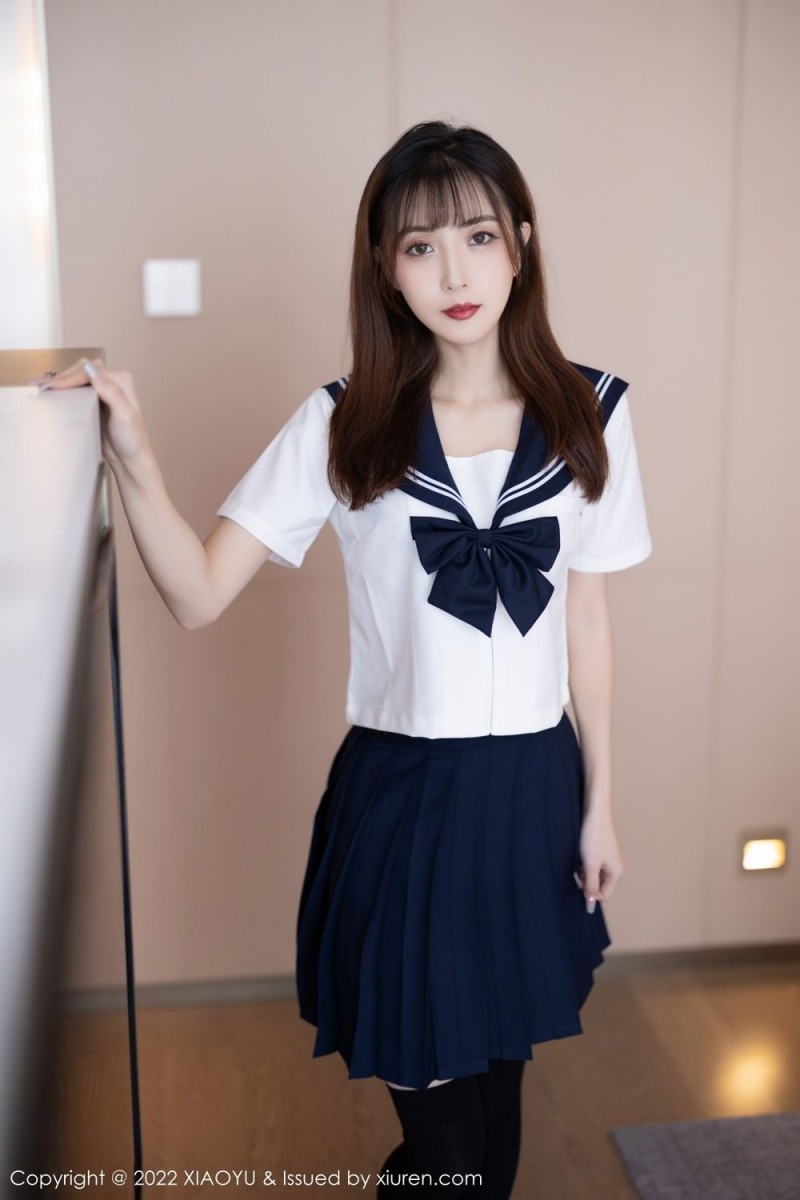 语画界美女模特林星阑白色上衣搭配黑色超短裙性感写真-绅士社