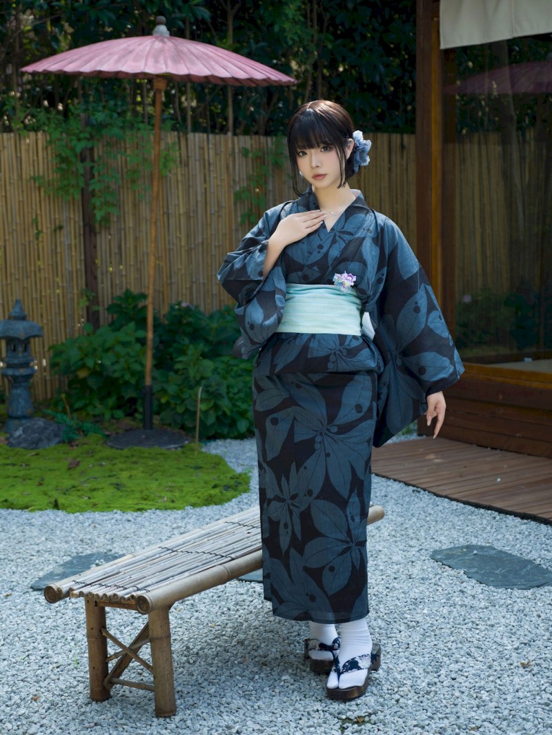 网络美女yuuhui玉汇深色和服庭院里的宠儿写真-绅士社