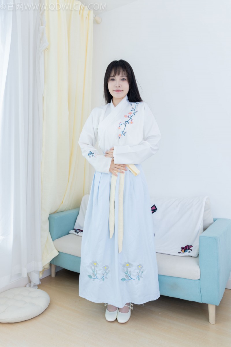 物恋传媒模特小酒白色汉服+白棉足袋室内写真-绅士社
